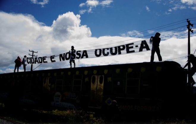 Parte dos armazéns que foram demolidos pelo consórcio em 21 de maio de 2014. Foto Chico Ludemir